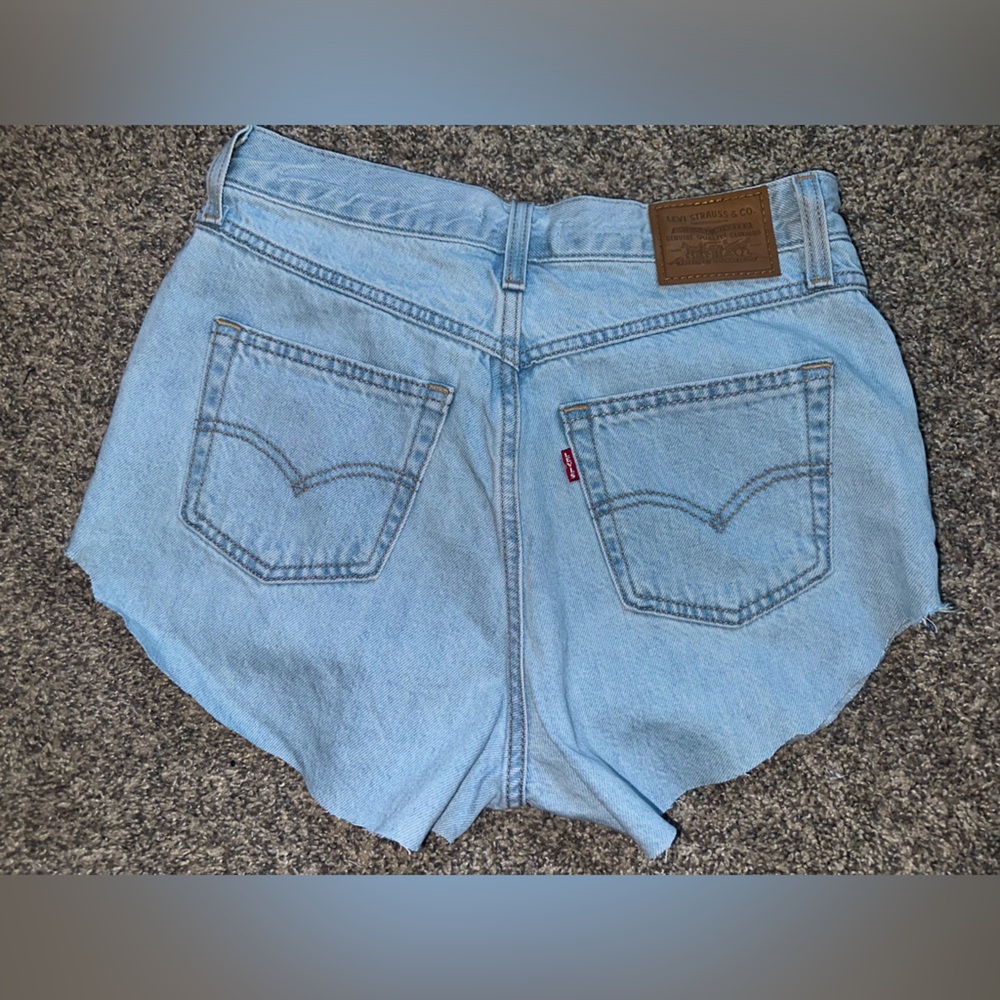 Levi’s red tag cut-off 80’s mom jean shorts W28
